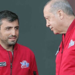 erdoganin ardindan bayraktar da yollarini ayirdi ZMPOs713