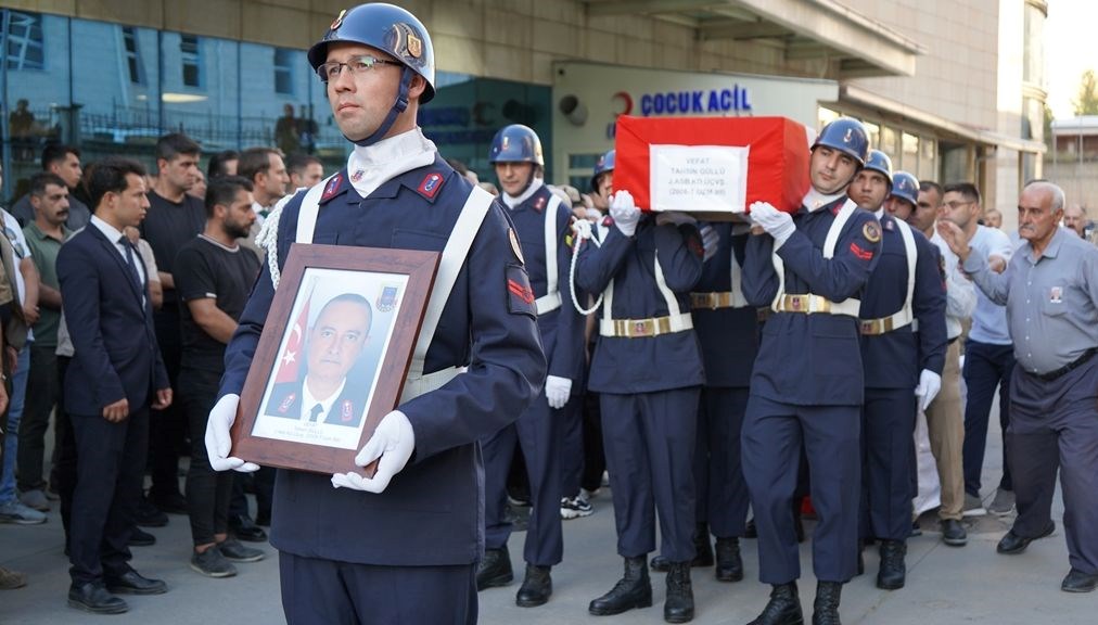 karakol komutani astsubay kalp yetmezliginden hayatini kaybetti VUV3W1Q8