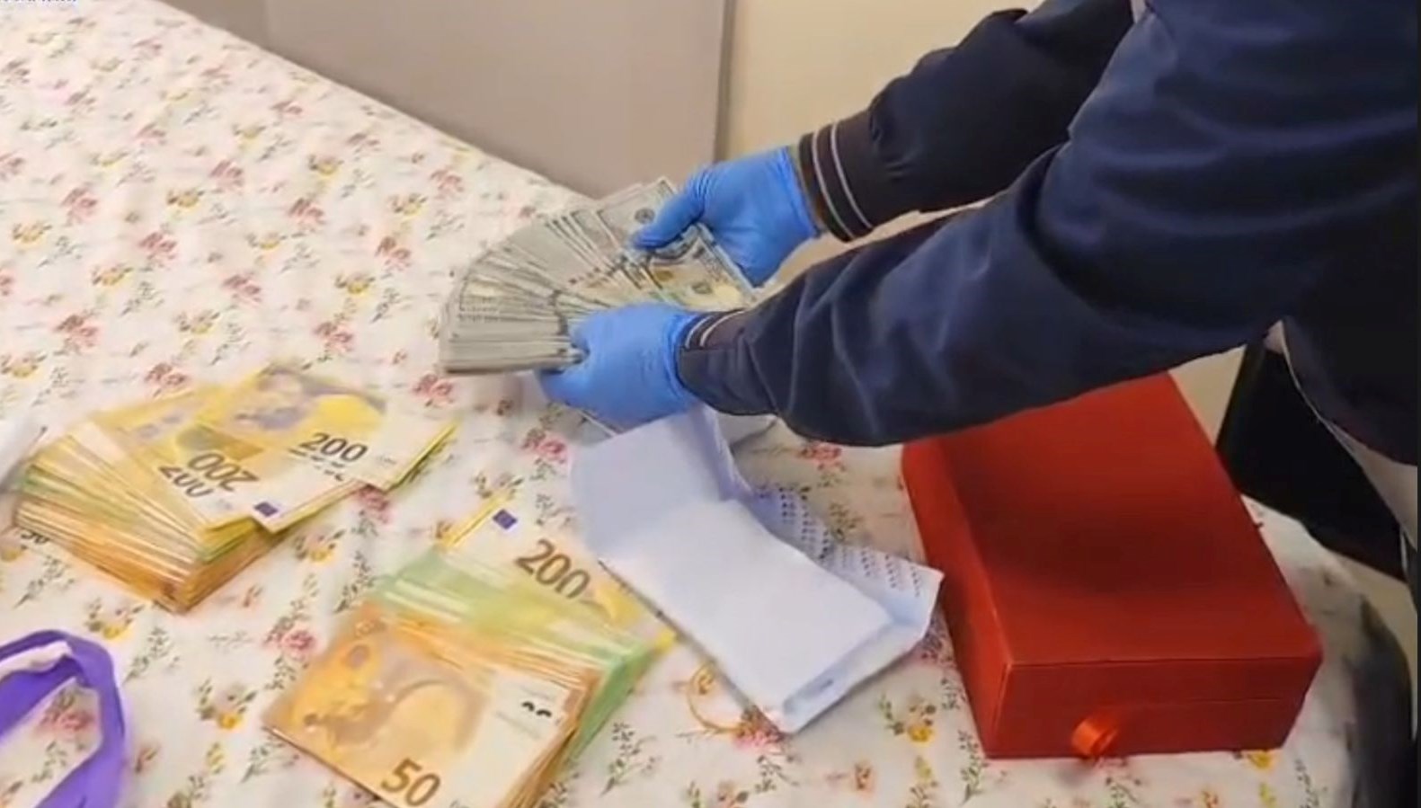 malatyada buyucu operasyonu on binlerce eurove dolar ele gecirildi NranqIOz