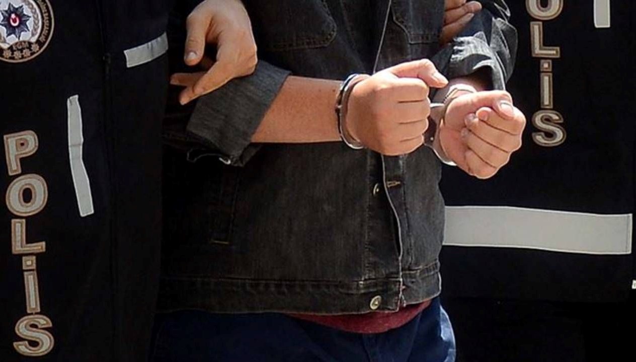 elindeki posetten silahlar cikti tutuklandi nrFbOvH3.jpg