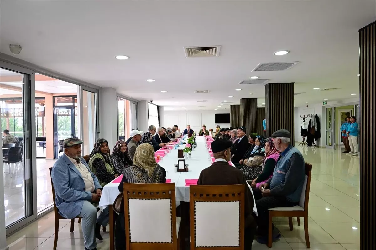 vali turan yarim asirlik evlilikleri kutladi RJG4A731