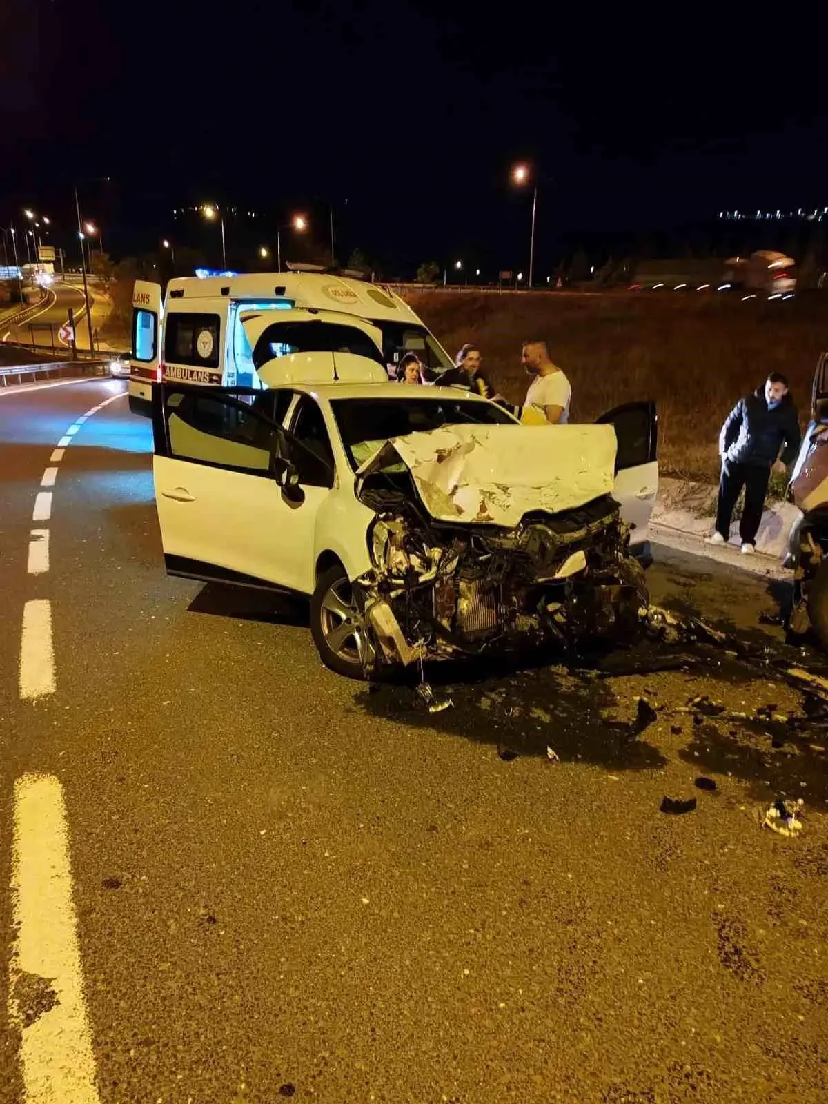 bilecikte trafik kazasi 2 yarali BadVMzUc.jpg