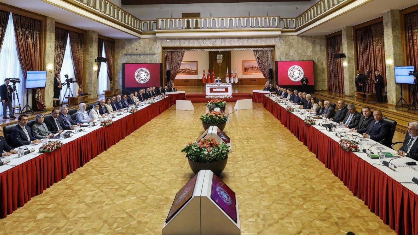 kurtulmus milli dayanisma kardeslik ve demokrasi komisyonu koordinatorleri ile gorusecek 918wGKWJ.jpg