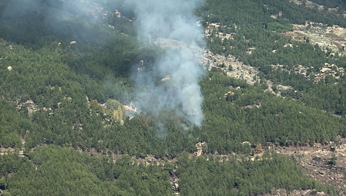 muglada orman yangini havadan ve karadan mudahale ediliyor grF5R9A6.jpg