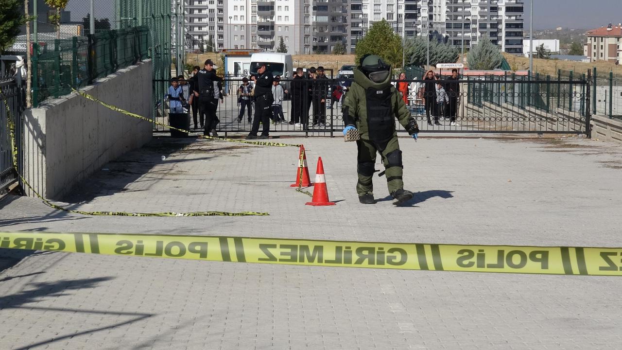 okul yerleskesindeki havai fisek rampasi panige neden oldu GUtCu4jC.jpg