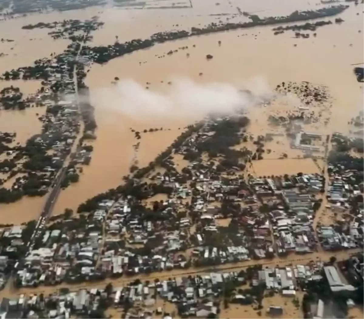 vietnamda sel felaketi 40 olu qXtjnpE2.jpg