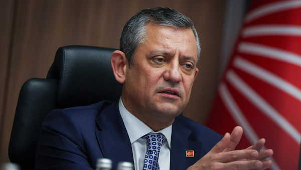 Özgür Özel’den Eczacılık Günü Mesajı: “Meslektaşlarıma Sevgi ve Saygılarımı Sunuyorum”