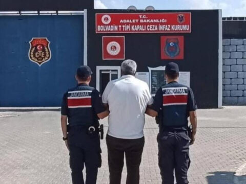 20 yil 4 ay hapis cezasiyla araniyordu jandarmanin takibiyle yakalandi 2h7VO386