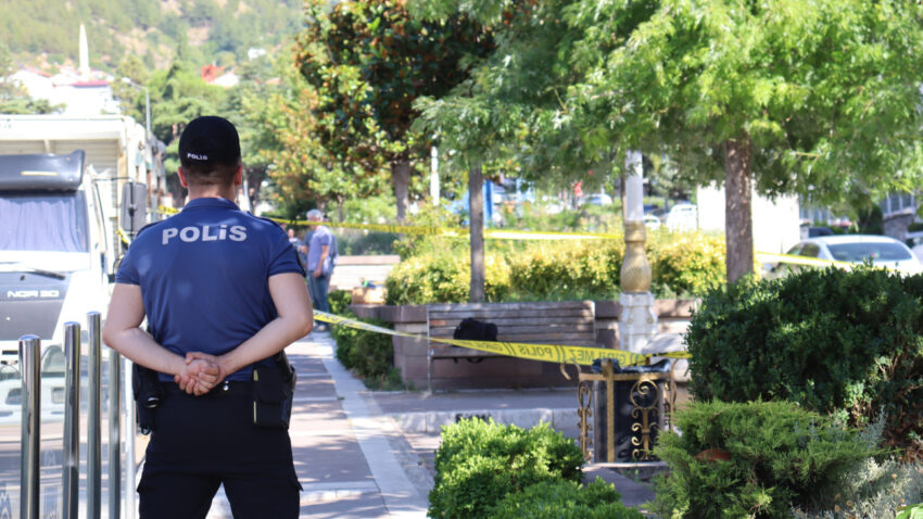 Amasyada supheli canta panigi funyeyle patlatildi icinden bebek kiyafetleri cikti XzEr7IFA