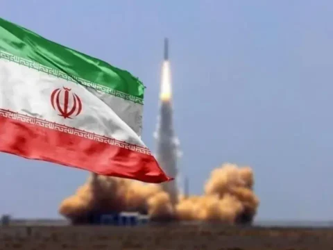 Iran ordusu abdye ait bir seyir fuzesi ve iha dusuruldu jWhJlBMA