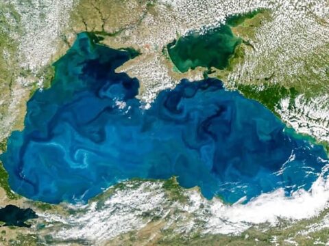 Uzaydan goruldu karadeniz ve istanbul bogazi aniden renk degistirdi 4QJNx68W